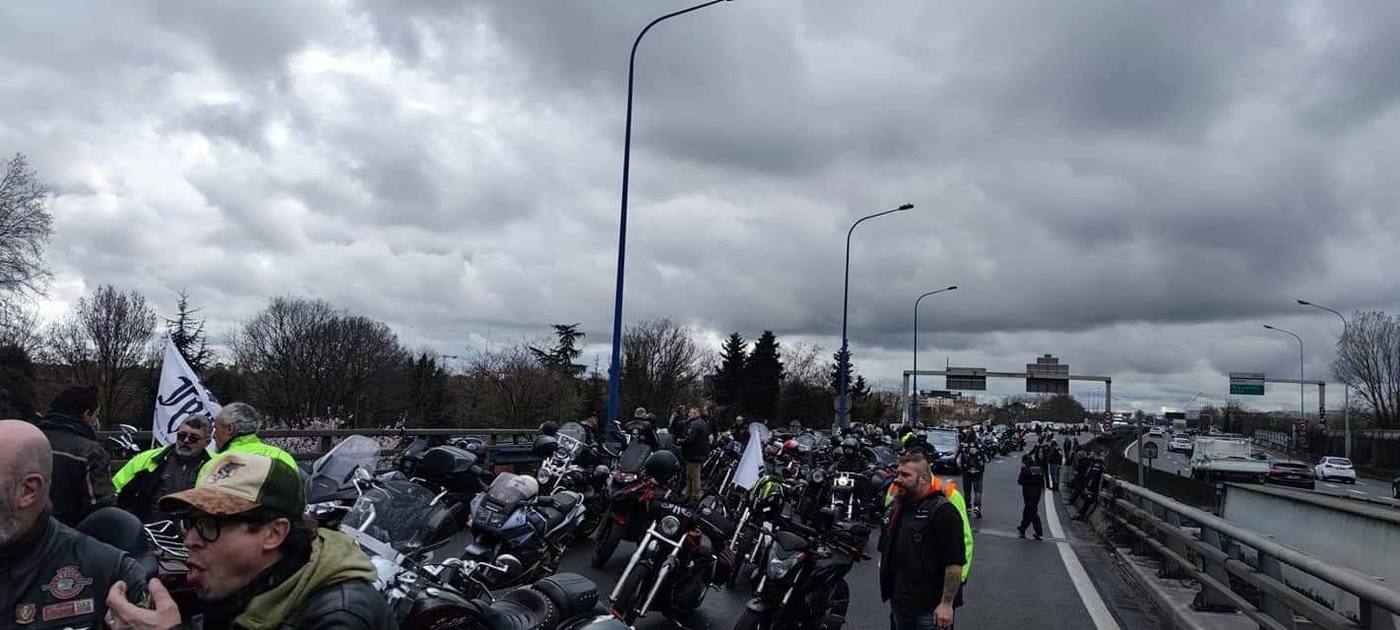 Cortège de motos sur le périphérique